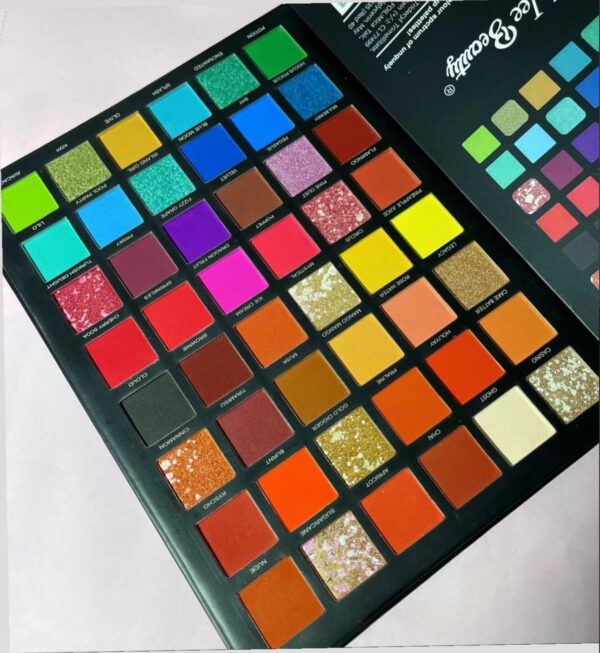 Spicy Eyeshadow Palette by VeeBeauty