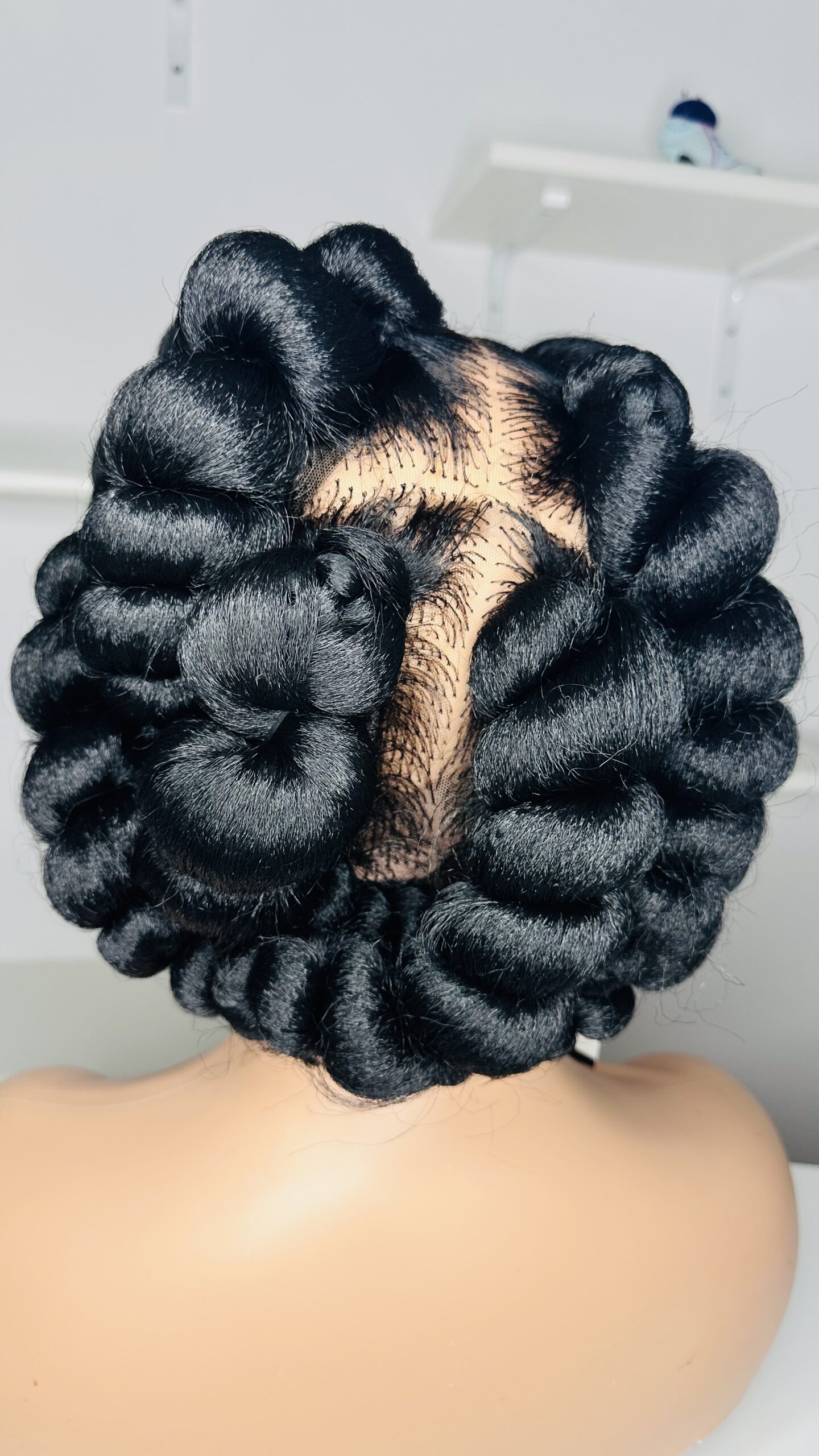 The Duchess Roll Updo wig - Billede 8